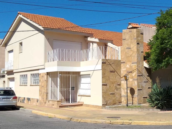 VENTA Casa 3 dormitorios Republica del Libano 201 10